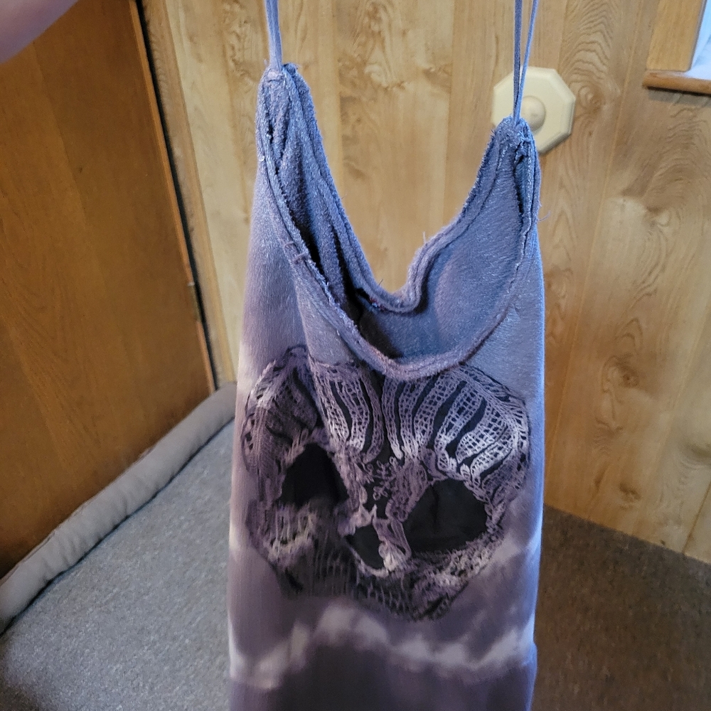 Light sweatshirt cropped top longer in the back.